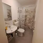 بيت ضيافة Alex - Tocxan Ug