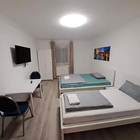 Alex - Tocxan Ug Guest house