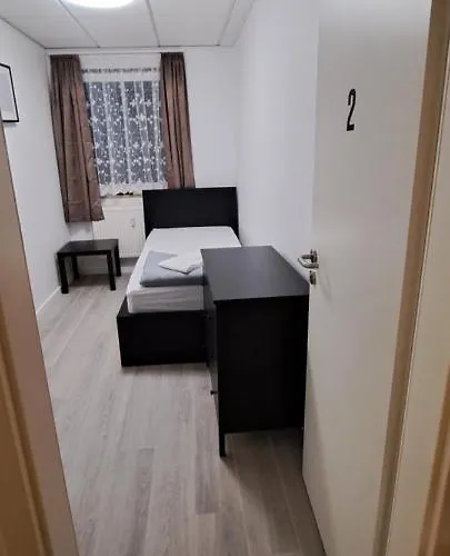 Alex - Tocxan Ug Guest house