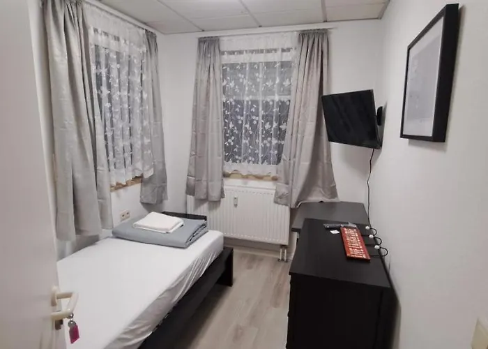 Alex - Tocxan Ug Guest house