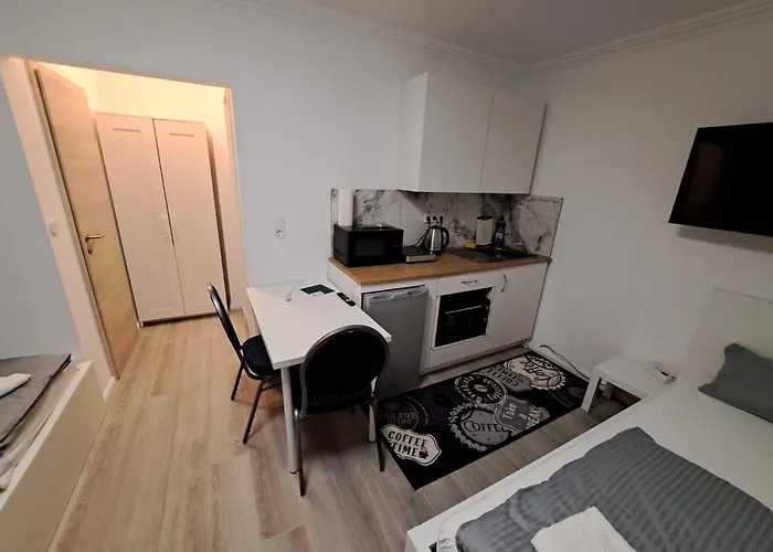 Alex - Tocxan Ug Guest house *